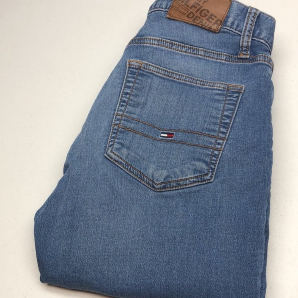 LIKE NEW MENS TOMMY HILFIGER LIGHTWASH SKINNY JEANS 30x32 LEATHER PATCH 🦋